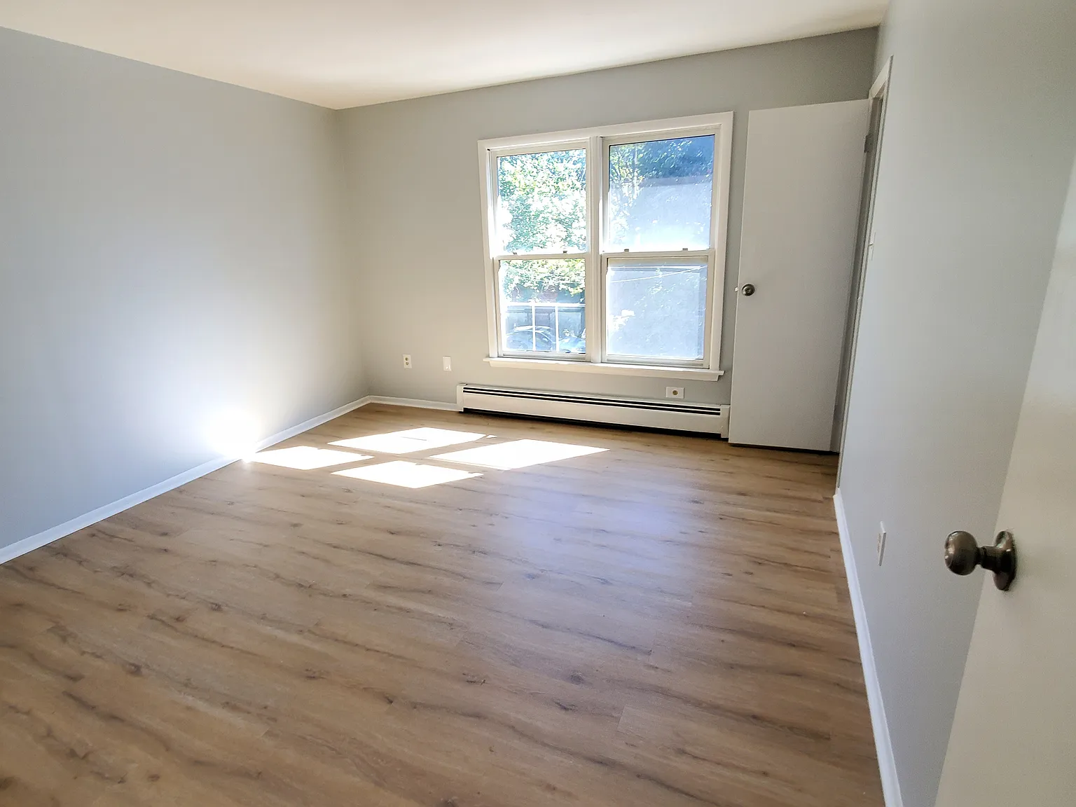 4 bed, 1.5 bath, 1200 sqft, $2,795 — Photo 3