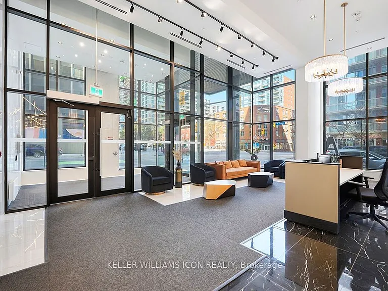 180 George St #1002 — Photo 4