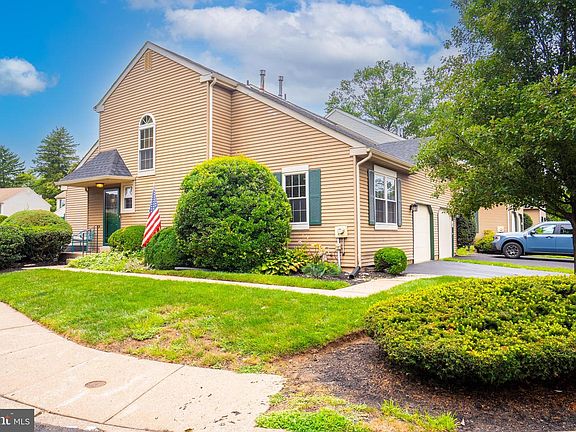 2nd image of 662 Tomlinson Ln