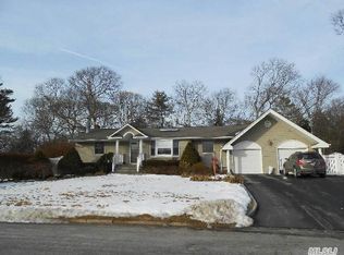 9 Pine Tree Rd, Farmingville, NY 11738