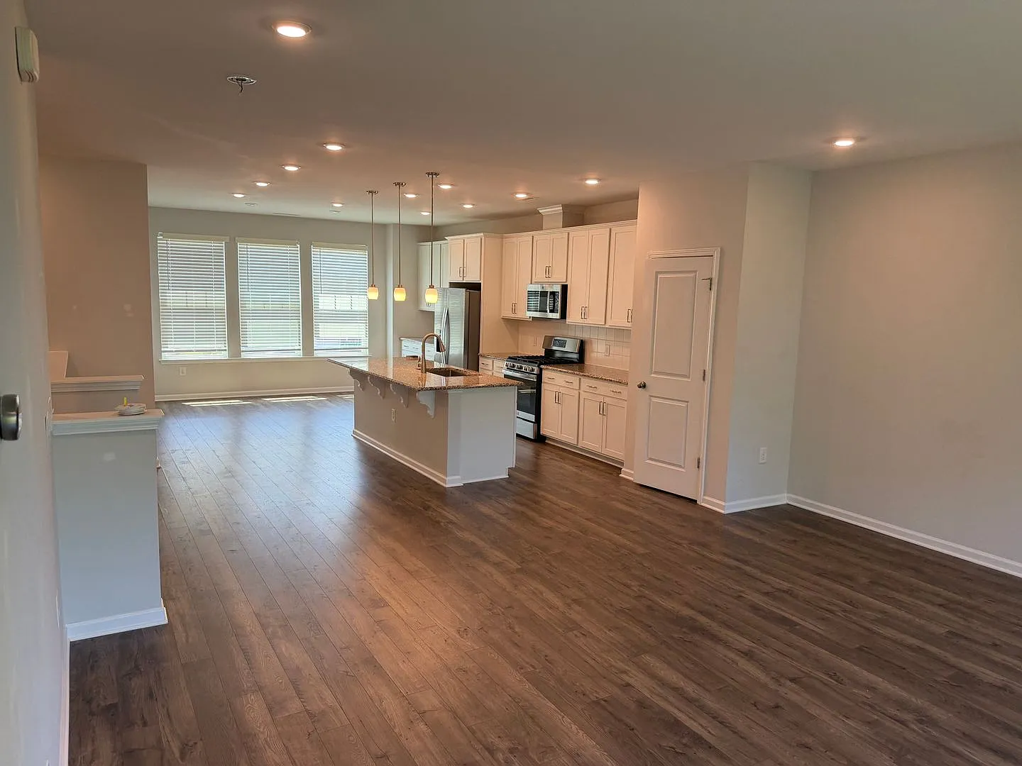 4br 3 bath townhouse in Durham NC — Photo 2
