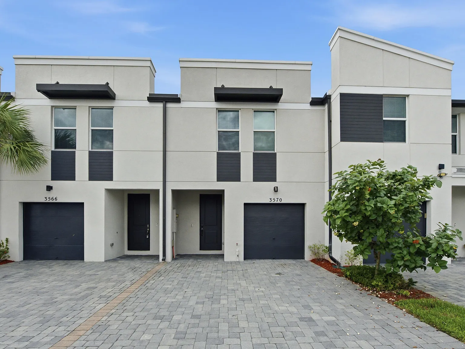 3 bed, 2.5 bath, 1525 sqft, $2,800 — Photo 2