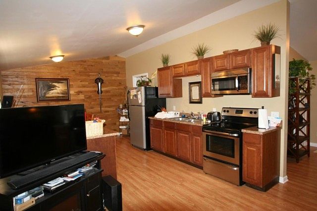1st image of 437 Rosslyn Ave