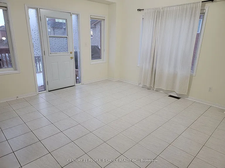 783 Millworks Cres — Photo 10