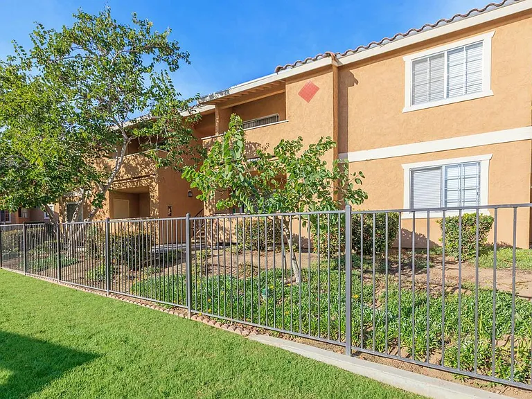 Valley View Apartments — Photo 9