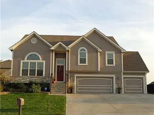 NW 62nd Ter, Kansas City — Photo 1
