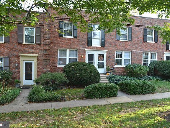2nd image of 1400 S Edgewood St APT 517