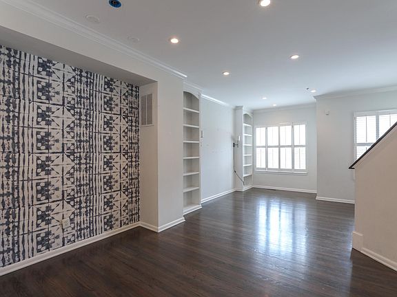 1st floor -- Living room/Dining room