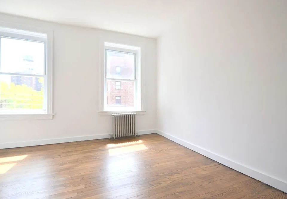 2nd image of 208 Hoyt St APT 3