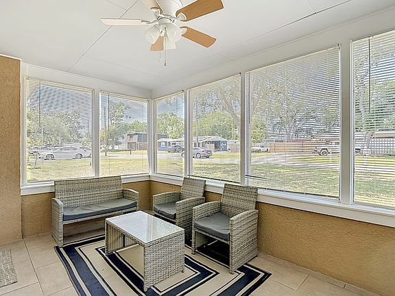 2nd image of 6827 Oakdale Dr