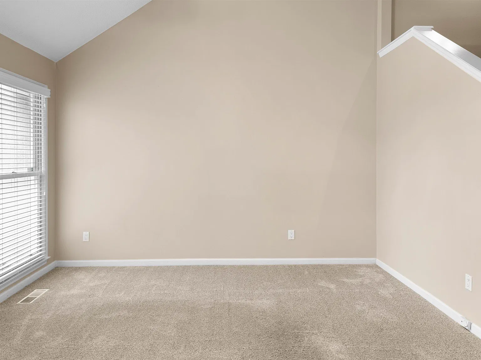 3 bed, 2.5 bath, 3190 sqft, $1,950 — Photo 4
