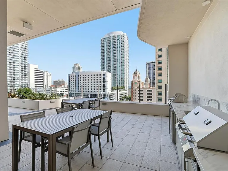 275 1st Ave S #1003 — Photo 35