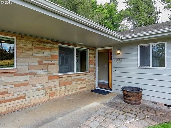 3rd image of 6907 NE 207th Ave
