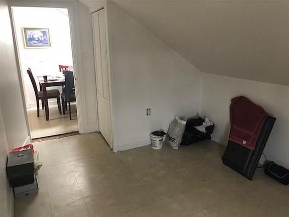 5th image of 16 Westfield St