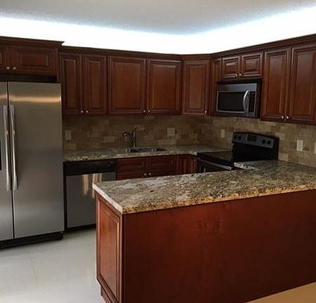4th image of 736 NW 99th Cir