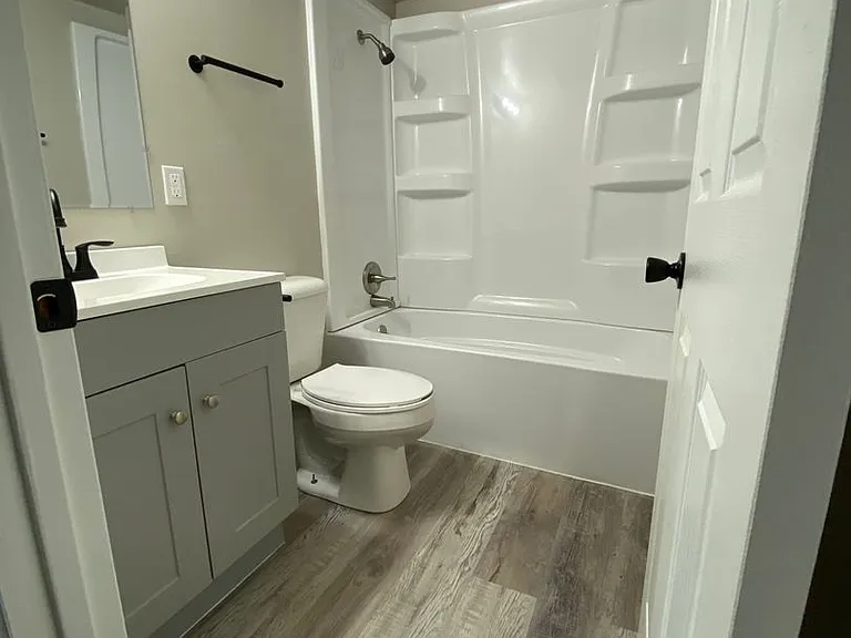 170 Westmount Dr — Photo 8