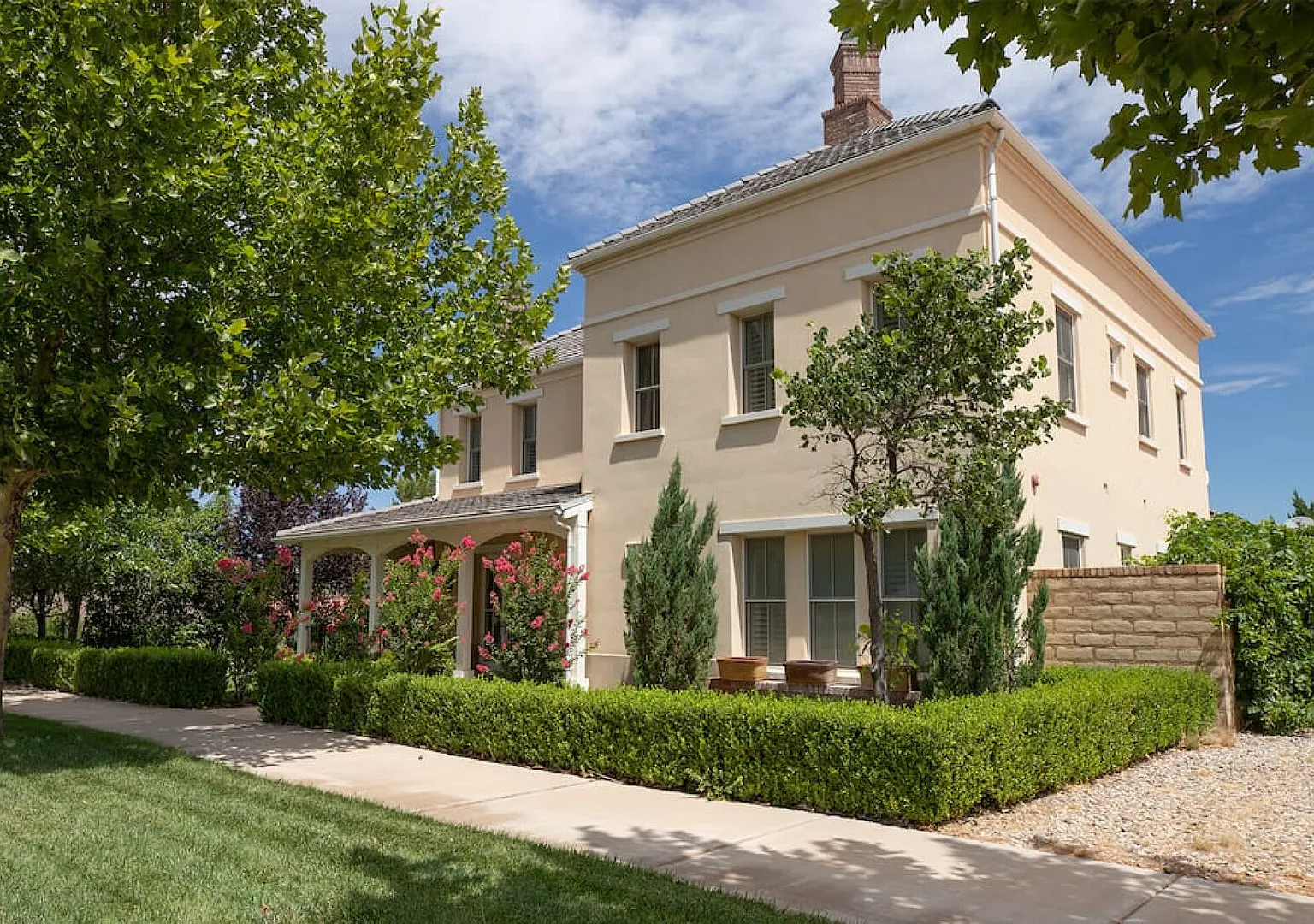 French Cottage Style Home with Stunning Private Pool & Chef's Kitchen — Photo 2