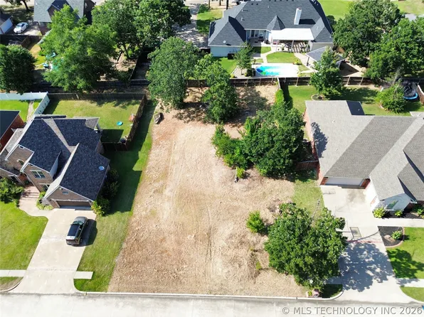 Edgewood Dr, McAlester, OK 74501