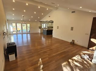 18243 Rancho St, Tarzana, CA 91356