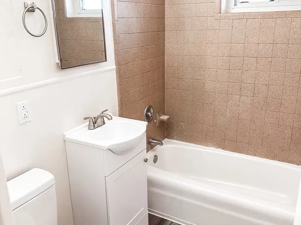 2 bed, 1.0 bath, 700 sqft, $1,400, 1201 Highland Ave APT 15, Knoxville, TN 37916