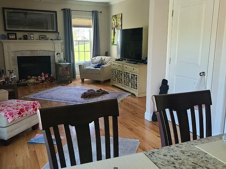 21 Pleasant St — Photo 25