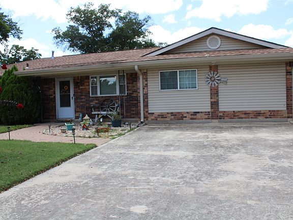 2nd image of 208 Park Dr