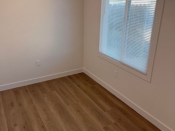4th image of 119 W 19th St