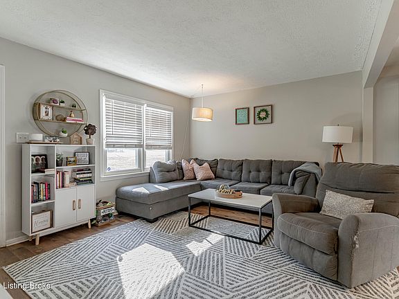 3rd image of 144 Aspen Way