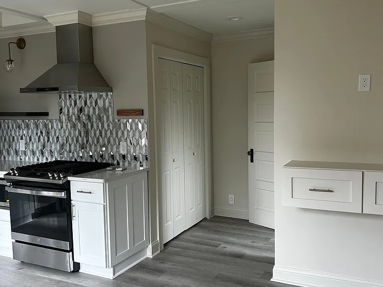 208 S 3rd St #E — Photo 9