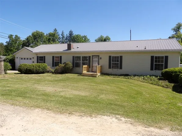 1040 Marshall St, Conneaut Lake, PA 16316