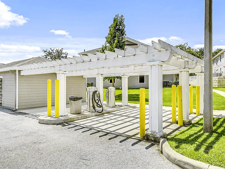 Cambridge Cove and Kathleen Pointe Apartment Homes — Photo 47