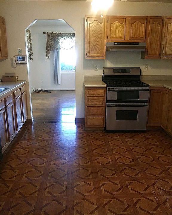 1st image of 837 N 70th St