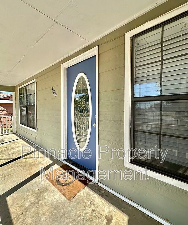 2nd image of 726 Rust St