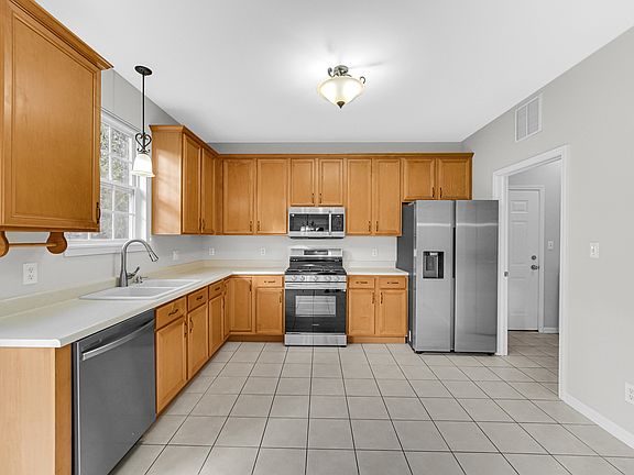 4th image of 8072 Northcote Ct