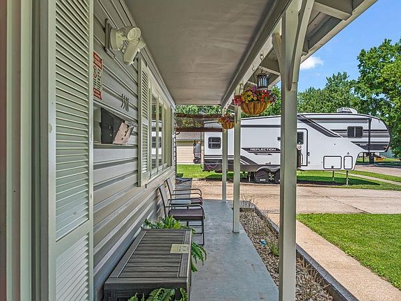 5th image of 5501 SW 19th St