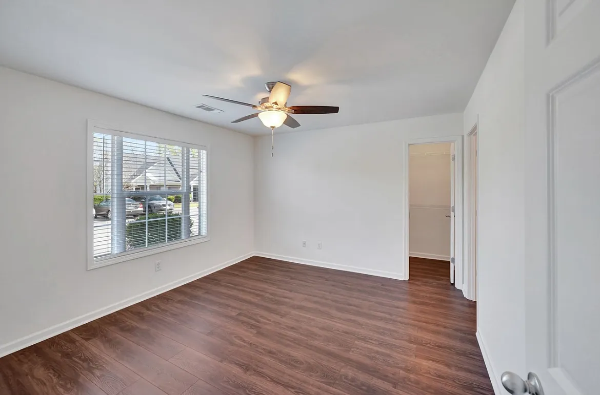 1 bed, 1555 sqft, $900 — Photo 2