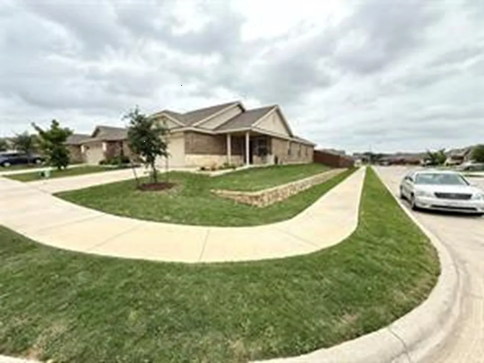 3 bed, 1470 sqft, $2,000 — Photo 2
