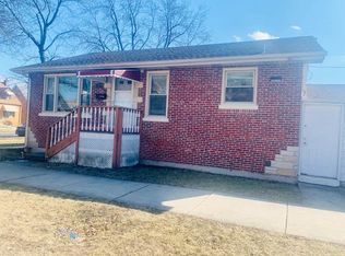 7601 W Roscoe St, Chicago, IL 60634