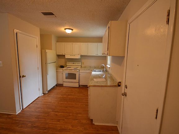 4th image of 1700 Bell Ave