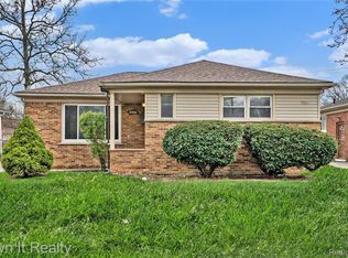 21930 Harding St, Oak Park, MI 48237