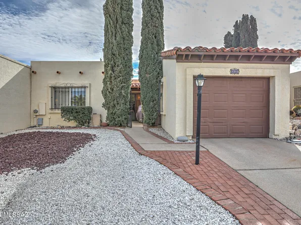 1211 W Calle Ramiro, Green Valley, AZ 85622