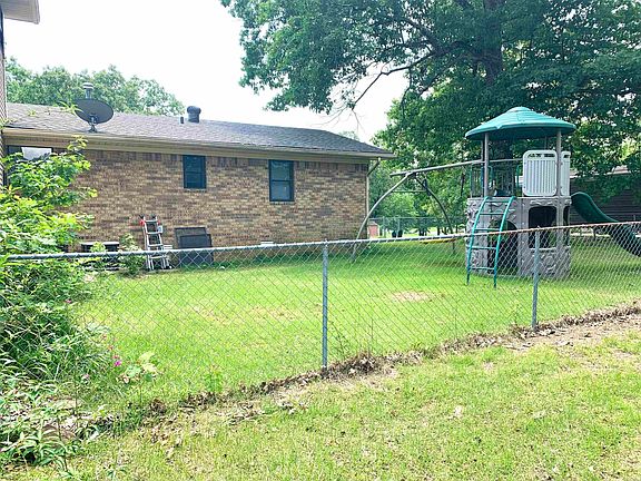 2nd image of 222 Emmet Bradford Cir