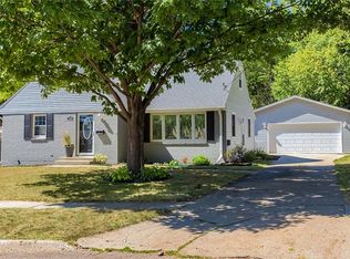 7705 Wilden Dr, Urbandale, IA 50322
