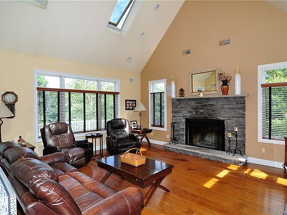 5th image of 109 Denniston Dr