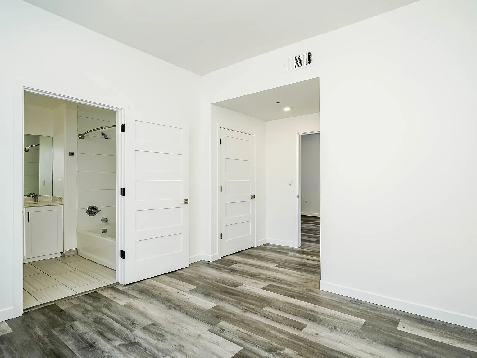 2 bed, 1.5 bath, 897 sqft, $2,450 — Photo 4