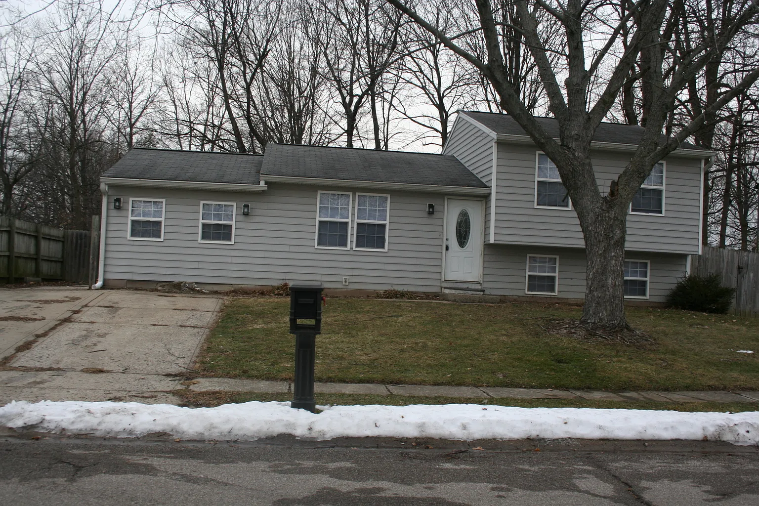 1414 Woodpointe Dr photo 1