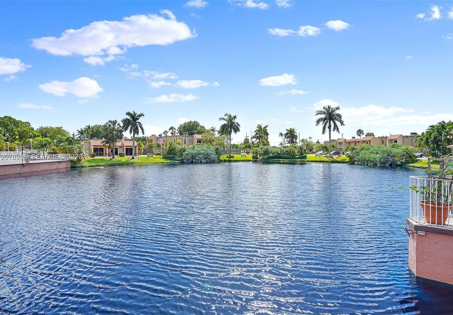 Doral Gardens Ii Condo — Photo 1