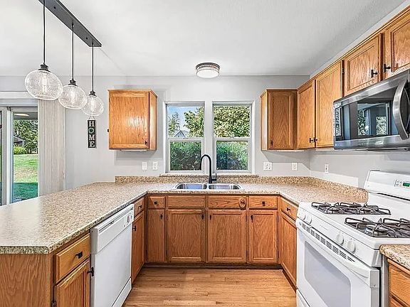 3rd image of 45 Crocker St