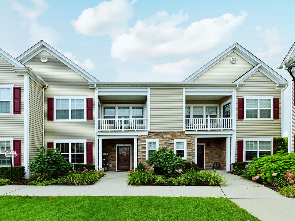 1st image of 49 Wexford Ln