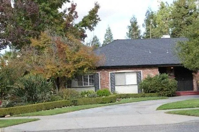 2330 W Celeste Ave photo 1
